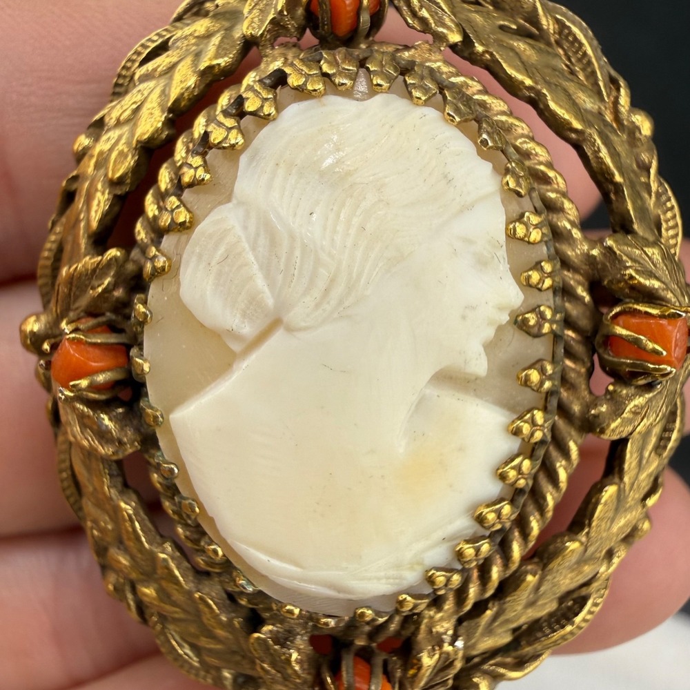 Vintage Cameo Brooch Gold Tone Dome